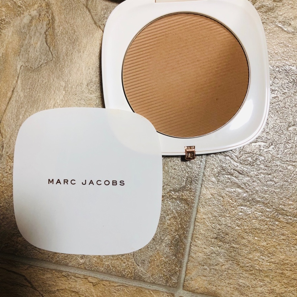 Gently used Marc Jacobs omega coconut bronzer